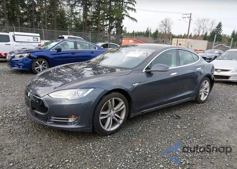 2015 Tesla Model S 70D/85D/P85D z USA, uszkodzony, nr VIN 5YJSA1H29FFP70676